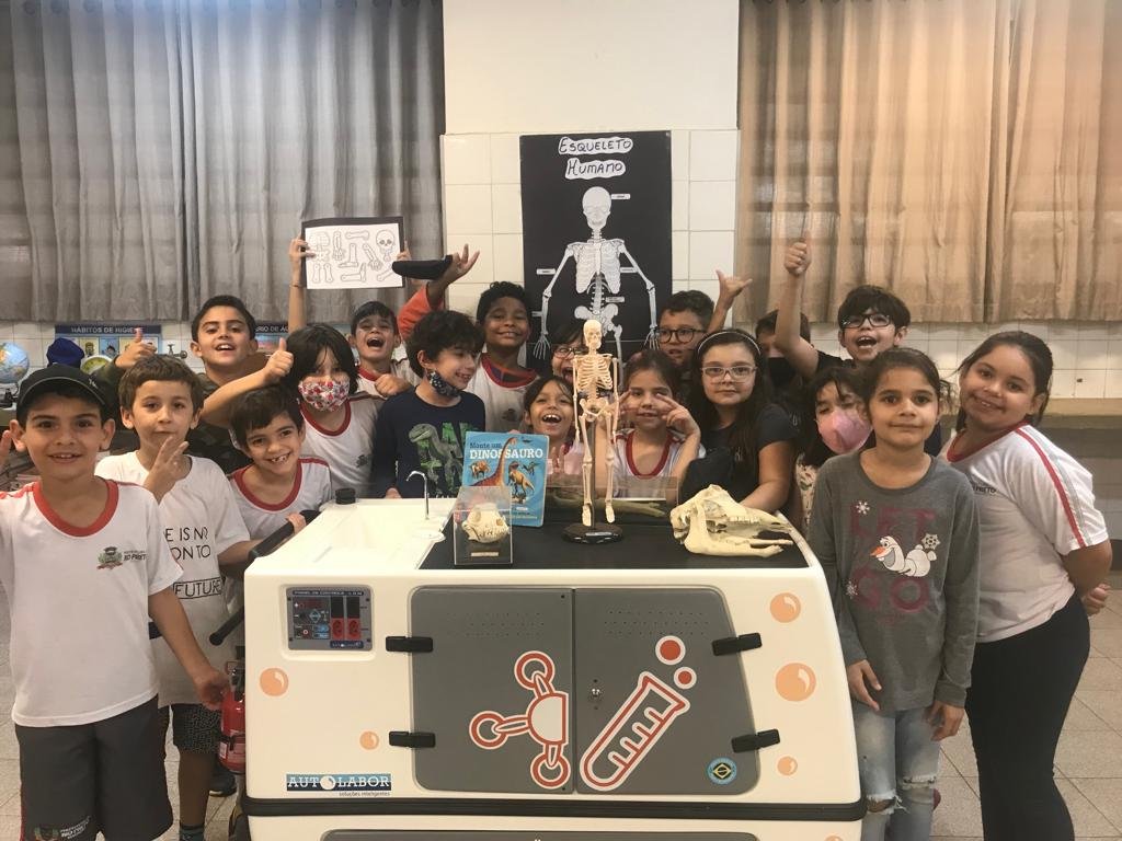 Laboratório móvel em Rio Preto chama atenção de alunos e enriquece o aprendizado em sala de aula