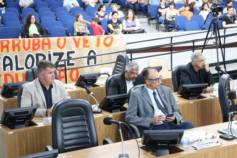 Câmara de Rio Preto derruba veto ao reajuste dos professores