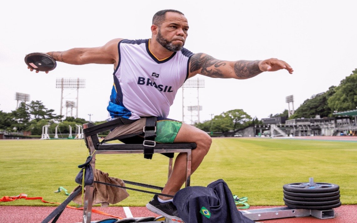 Paratleta Claudiney Batista fatura dois títulos e se prepara o Mundial em Paris