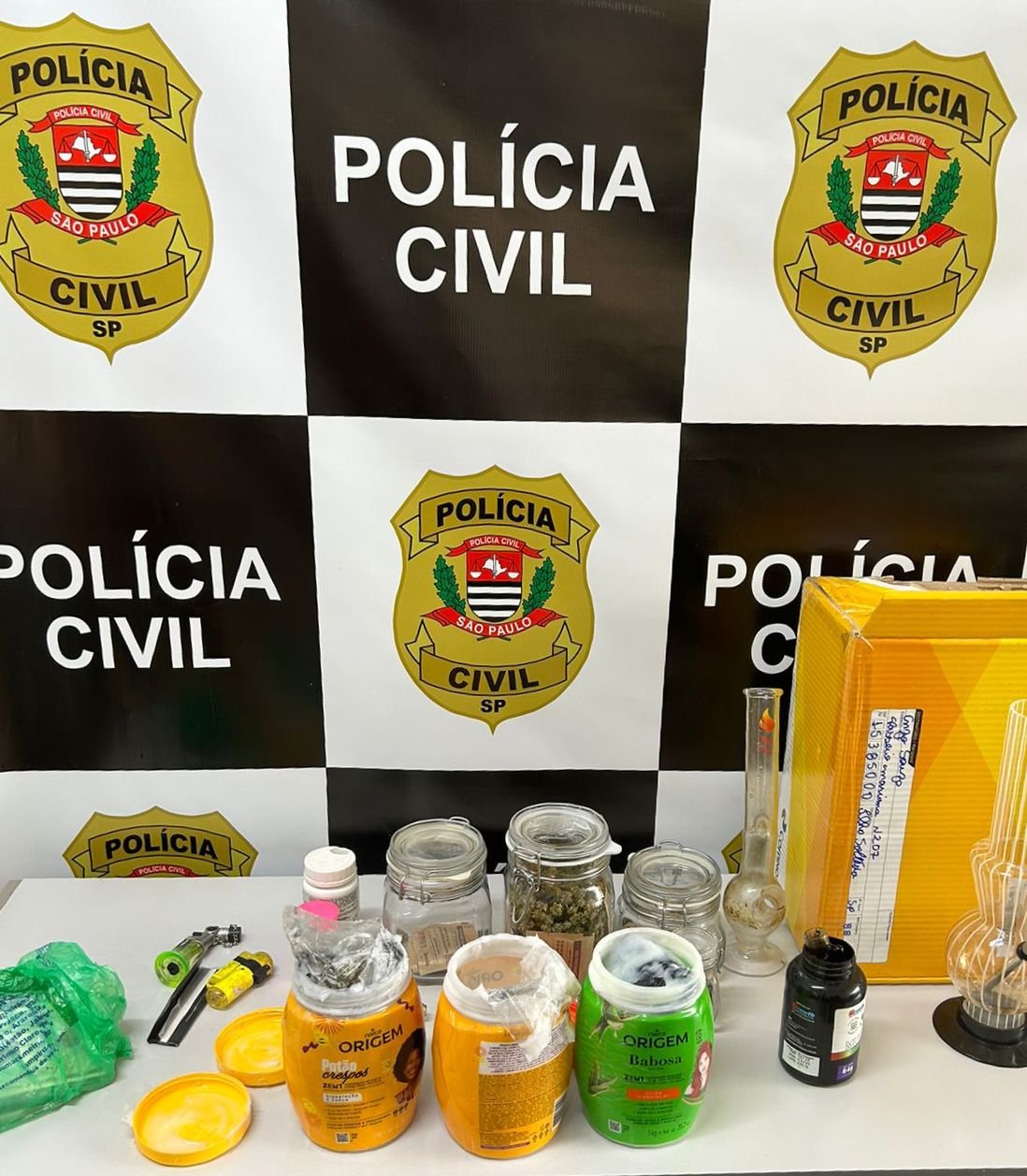 Polícia Civil apreende meio quilo de maconha escondidos em potes de shampoo em Ilha Solteira