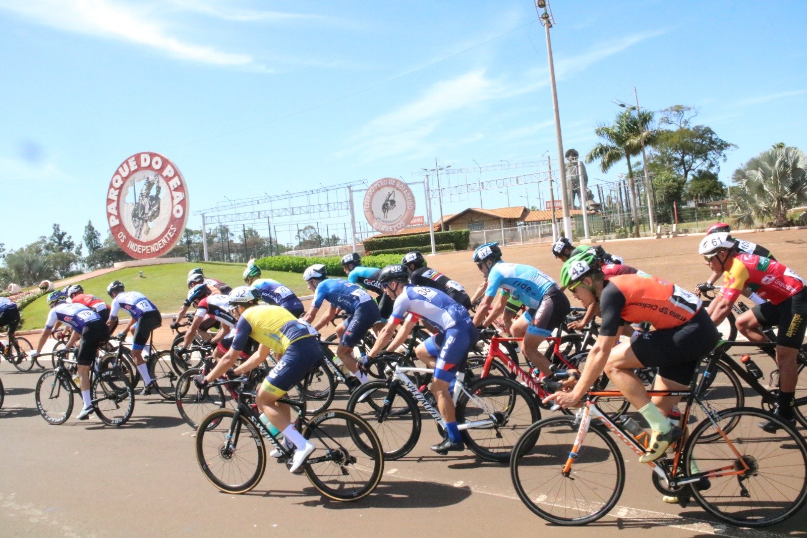 Deputado Sebastião Santos prestigia o Campeonato Paulista de Ciclismo em Barretos