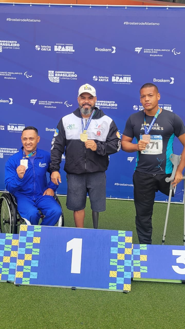 Claudiney Batista quebra recorde no lançamento de disco, em último teste, antes do Mundial em Paris