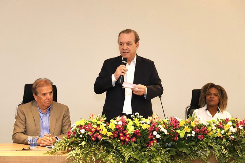 Eleuses Paiva, secretário Estadual da Saúde, debate reorganização regional em Rio Preto