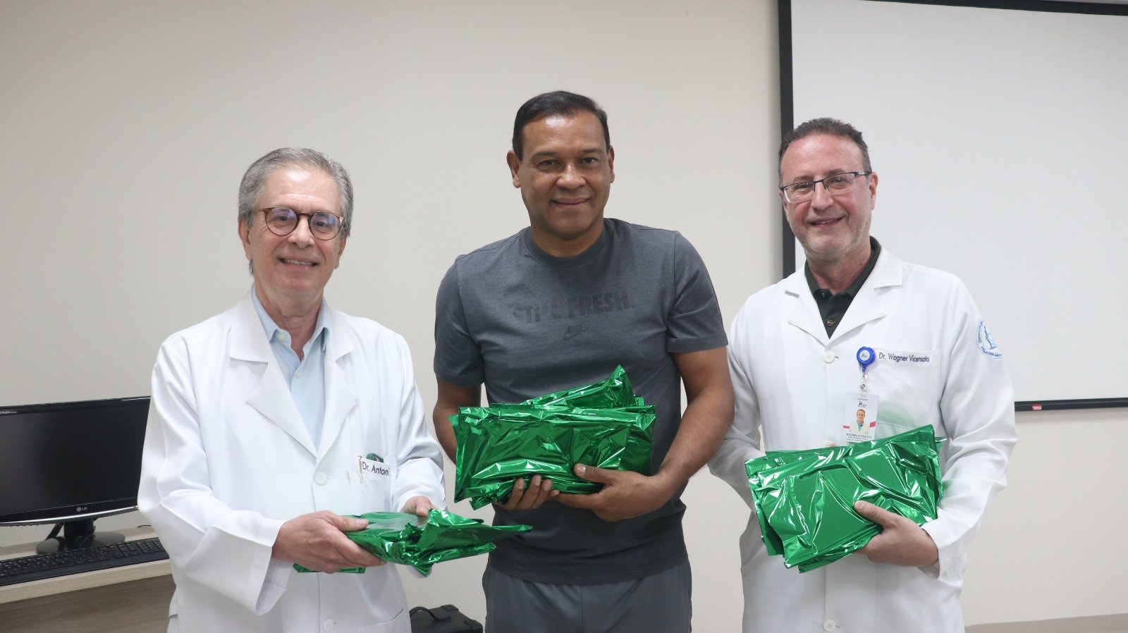 Muller, ex-jogador do São Paulo, visita o HCM de Rio Preto