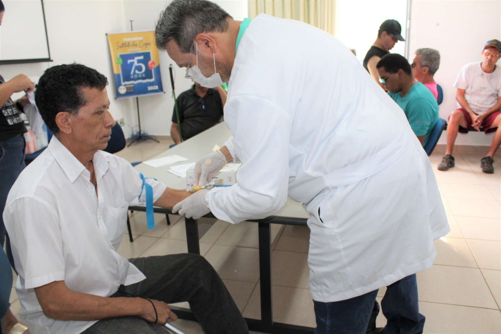 Ação solidária do Austa Hospital realiza atendimentos em 36 deficientes visuais do Instituto dos Cegos