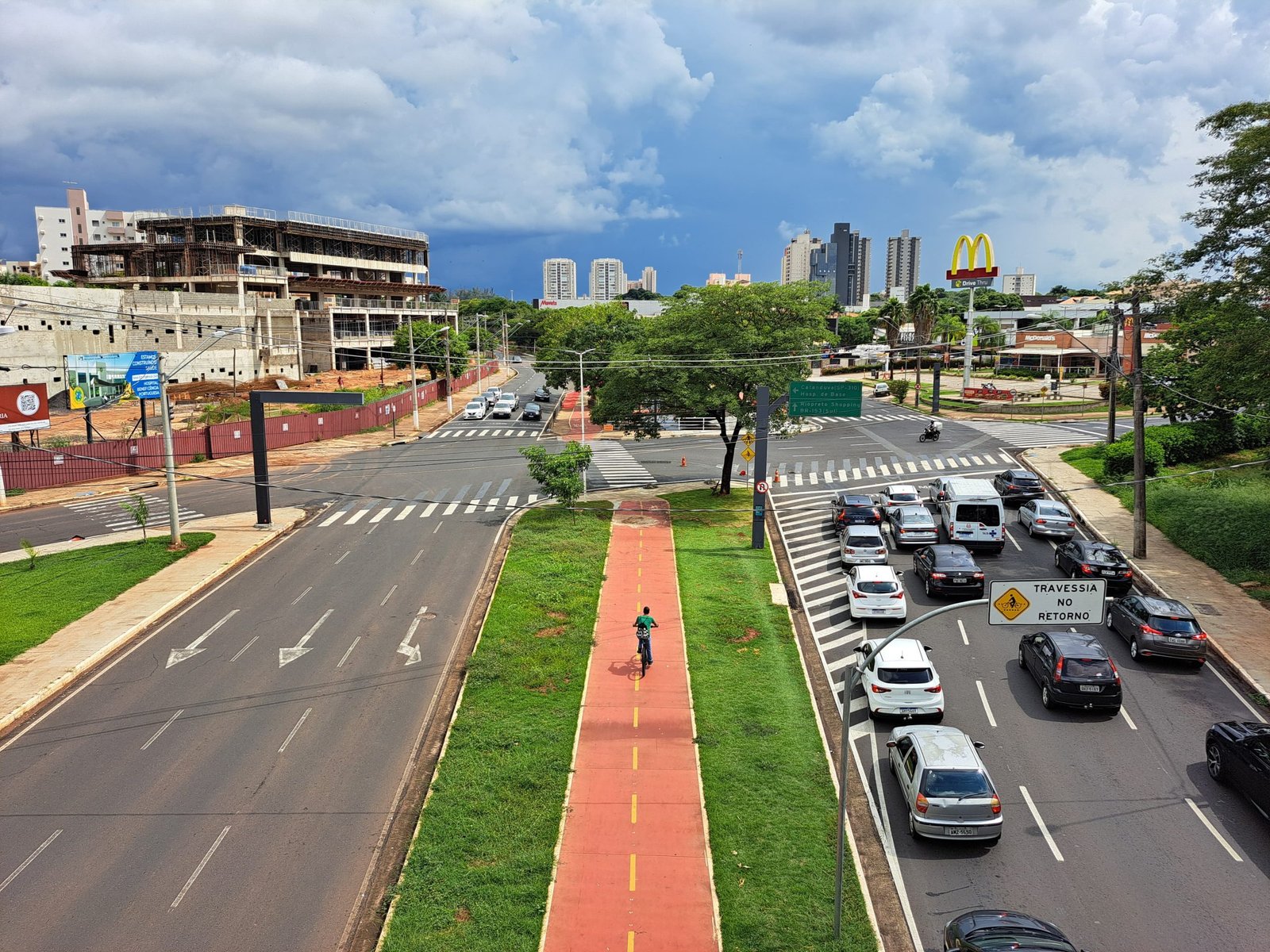 Prefeitura de Rio Preto muda conversão à esquerda na avenida Arthur Nonato com a JK