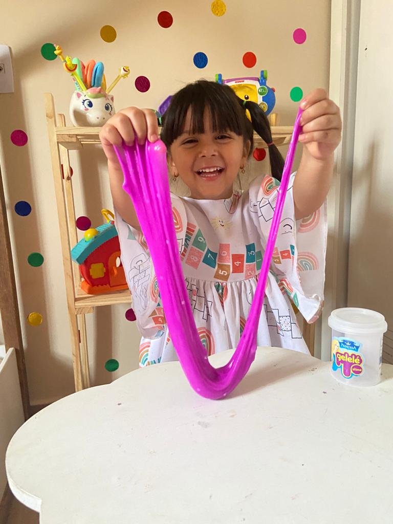 Slime: massinha pegajosa é brinquedo terapêutico para pais e filhos