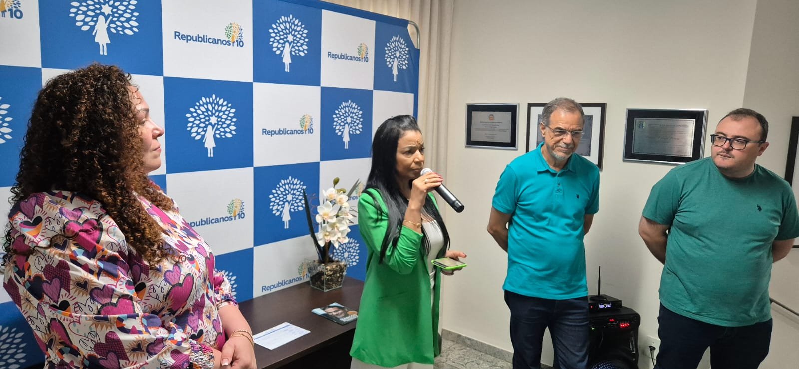 Enfermeira Cléa Rodrigues, ex-PSDB, assina ficha de filiação no Republicanos de Rio Preto