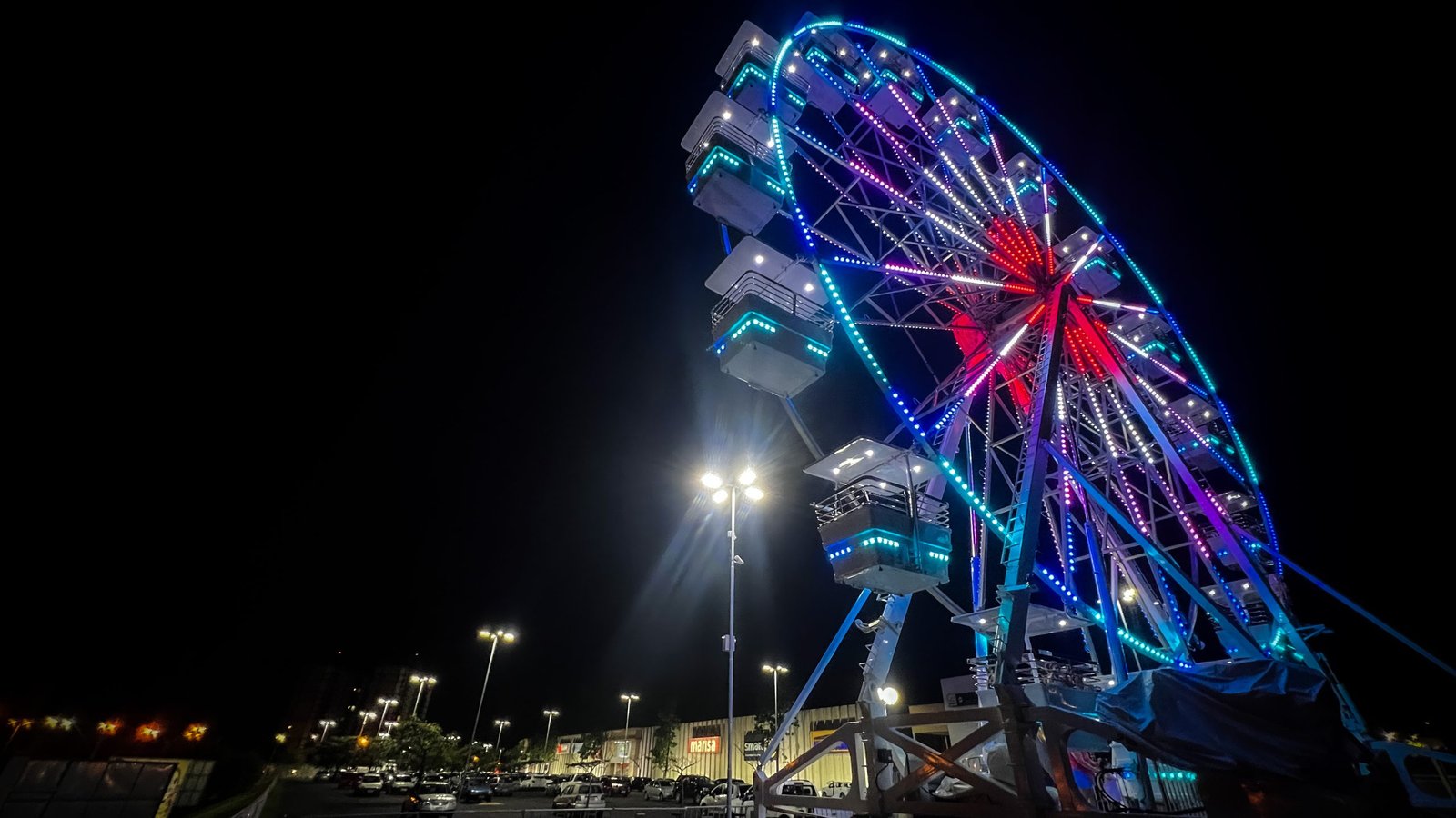 Roda-gigante de 22 metros de altura é atração no Shopping Cidade Norte