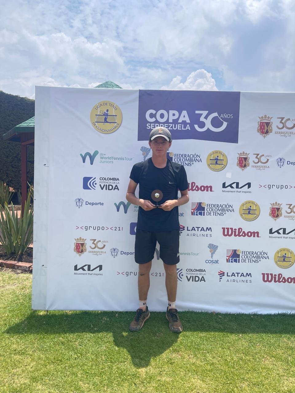 Tenista rio-pretense fica em segundo lugar em torneio na Colômbia