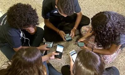Campanha da AME reforça o uso excessivo de celulares