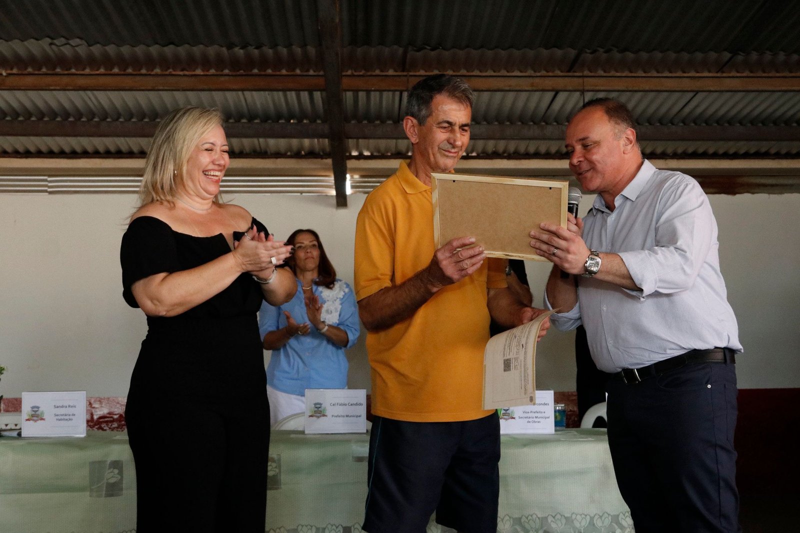 Prefeitura de Rio Preto entrega títulos de imóveis a 90 famílias da Vila Azul