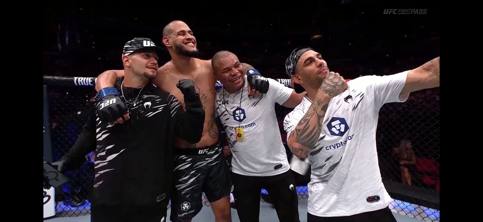 Tallison Teixeira, ex-aluno do Maquininha do Futuro, estreia no UFC, com nocaute relâmpago