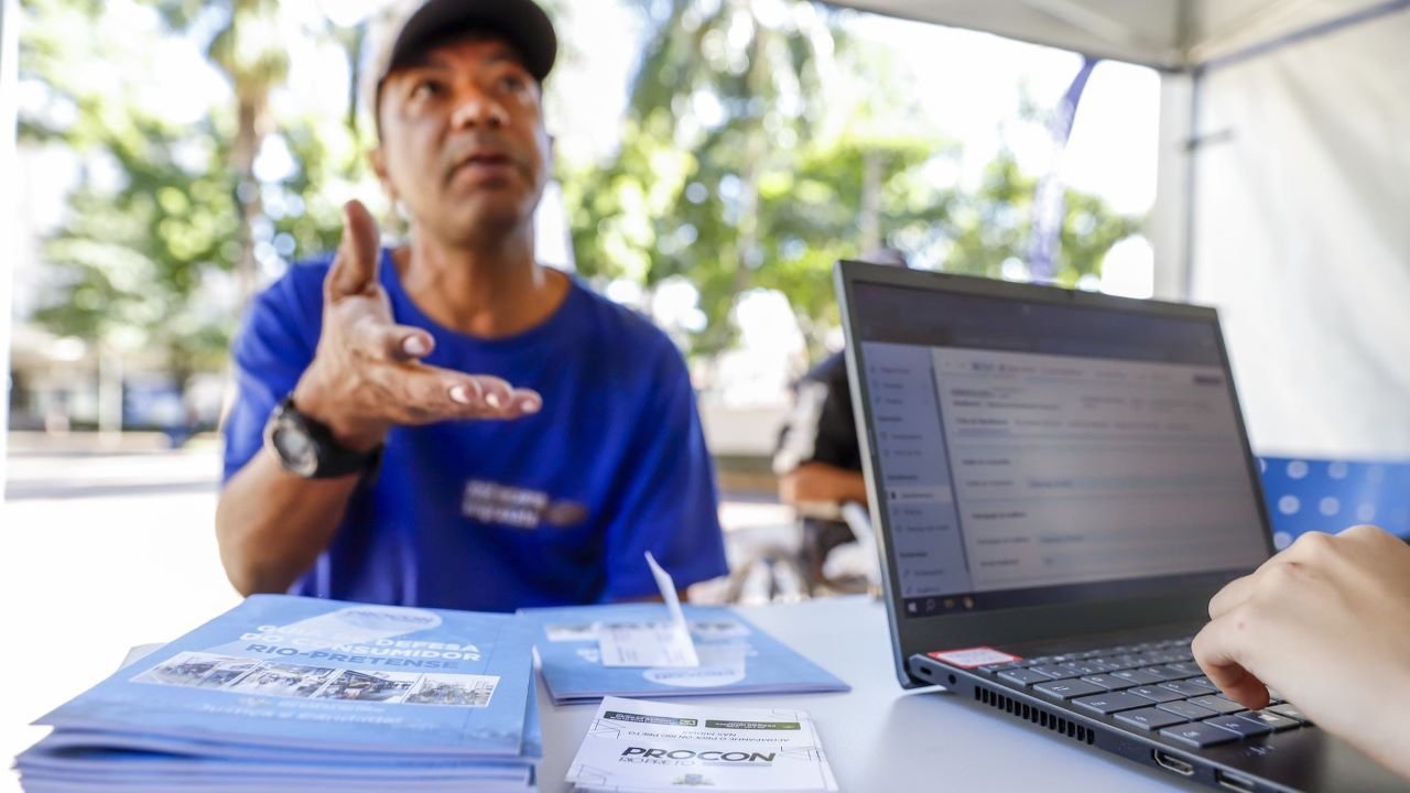 Procon Móvel inicia atendimentos no Terminal Urbano e em Talhado
