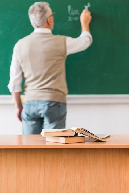 Educação abre processos seletivos para professores e estagiários em Rio Preto