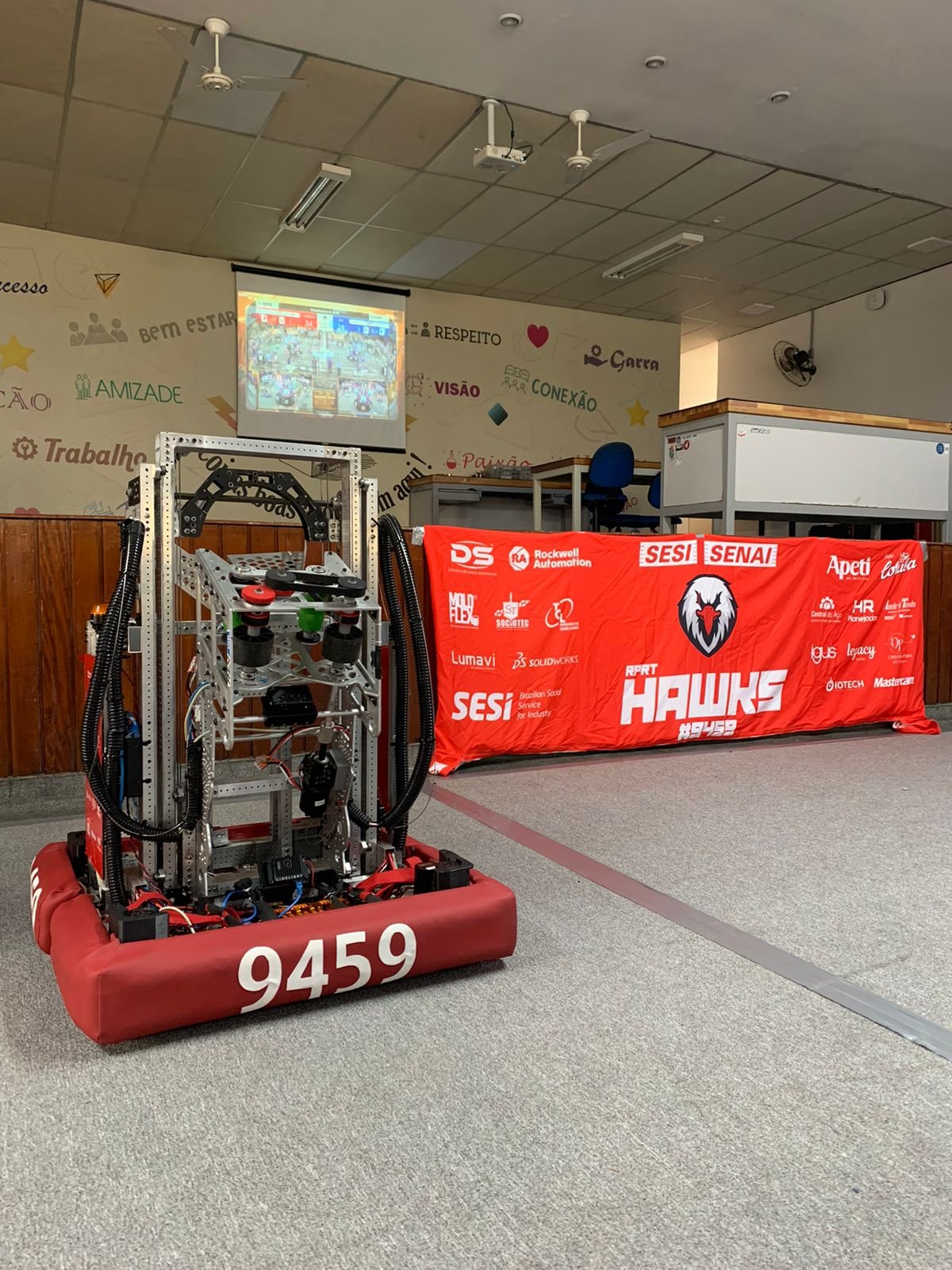 Feira de tecnologia Tech Summit abre exposição de robôs no Riopreto Shopping