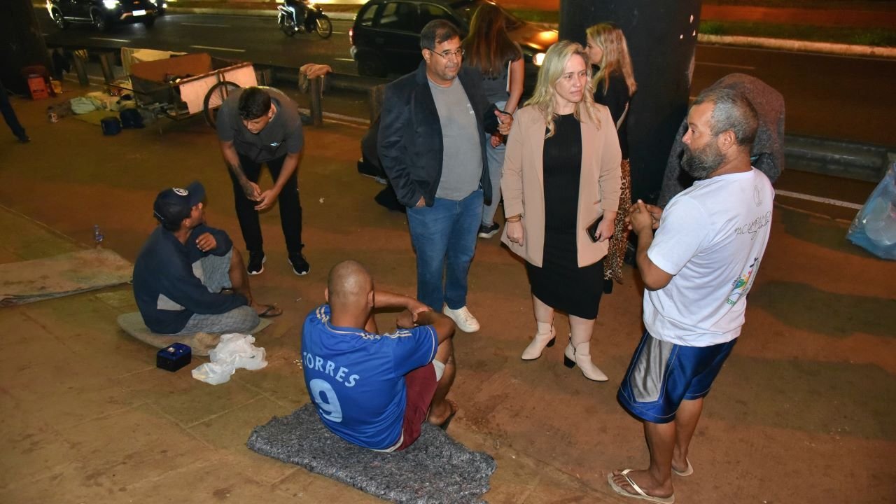 Agentes da Prefeitura percorrem as ruas para atender moradores em situação de vulnerabilidade