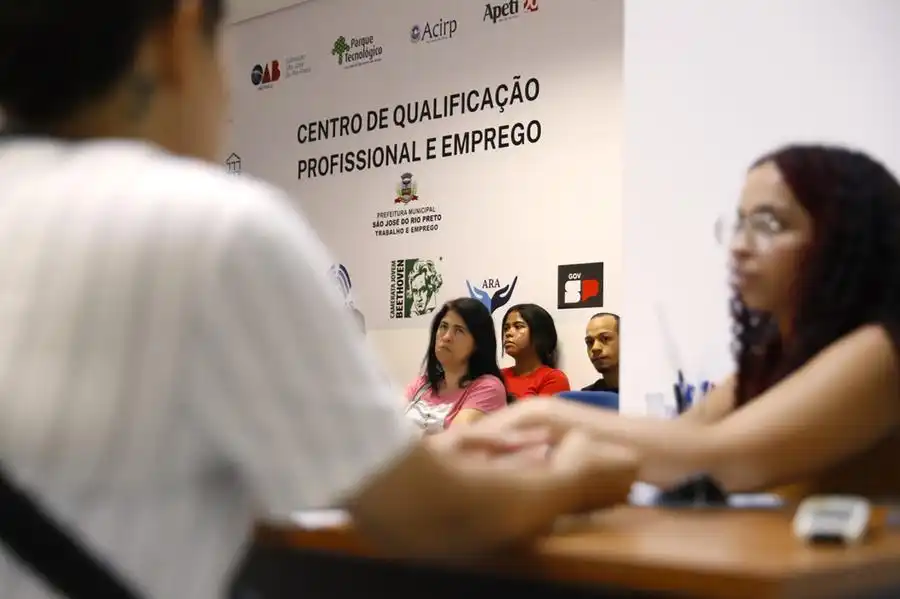 Balcão de Emprego oferece nesta segunda-feira 2,1 mil vagas em Rio Preto