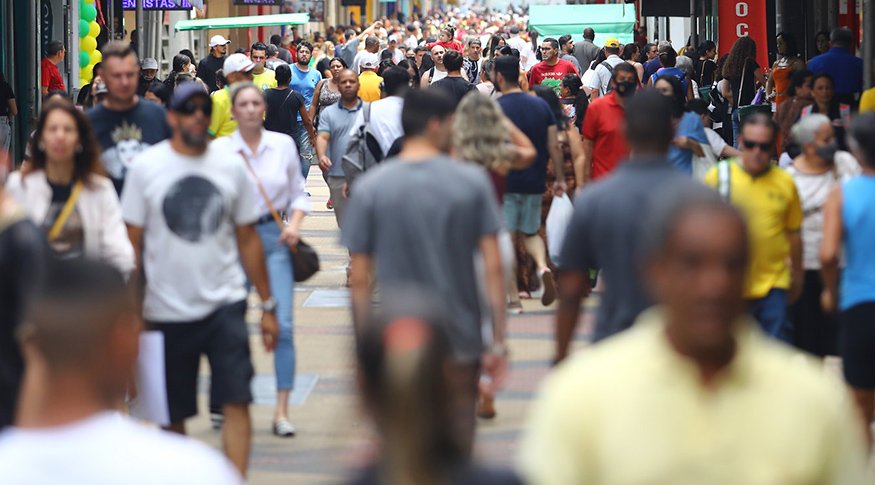 População estimada do país chega a 213,4 milhões de habitantes em 2025