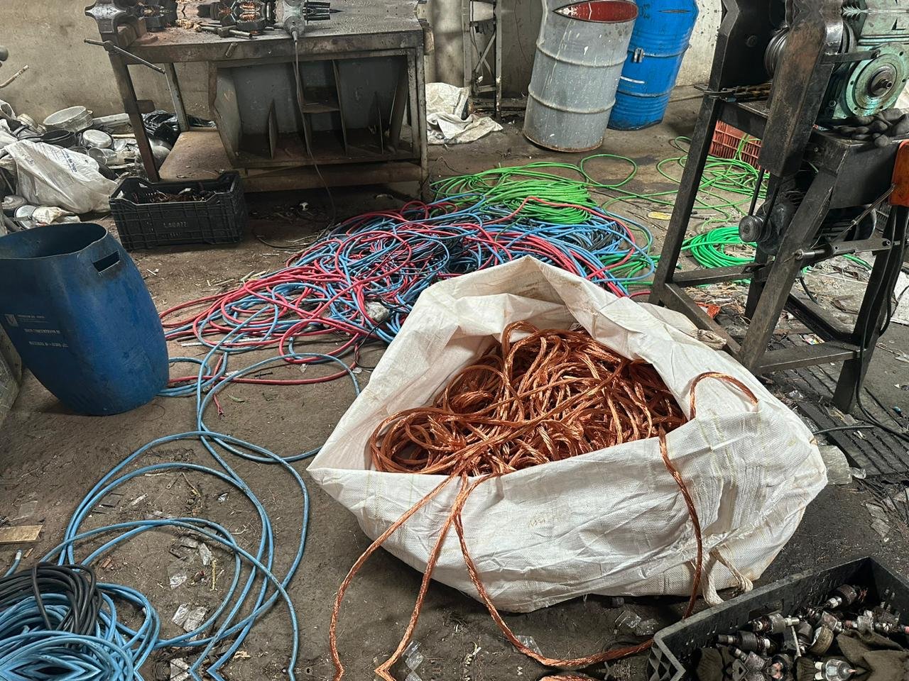 Operação Cegueira Deliberada: Suspeito é preso e duas toneladas de fios de cobre furtado são apreendidas