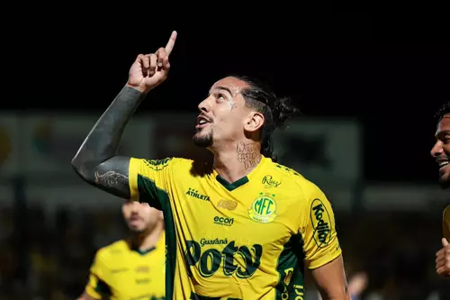 Brasileirão 2025: Mirassol aplica a maior goleada do campeonato contra o Bahia