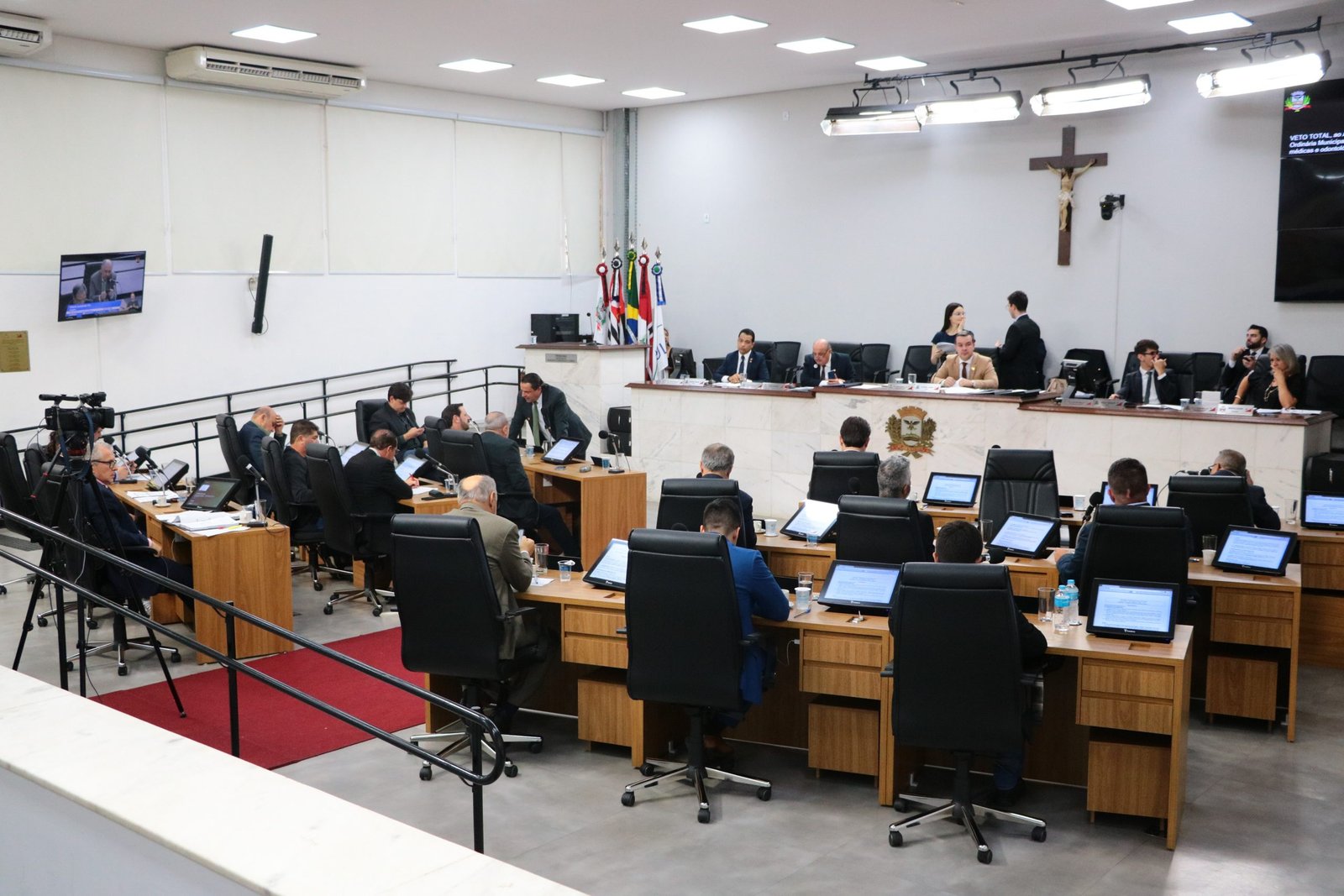 Câmara de Rio Preto vota criação de 329 cargos na prefeitura
