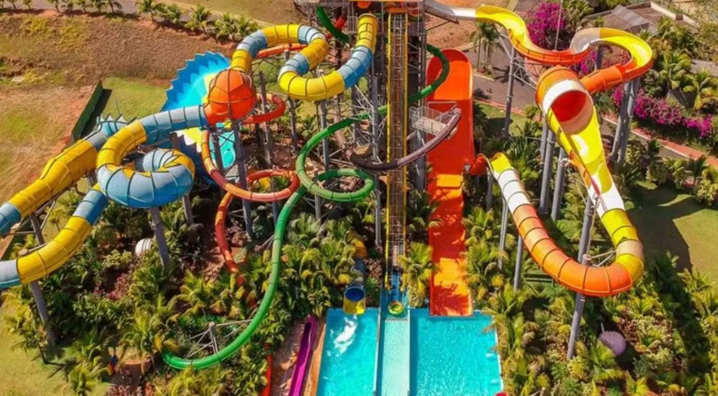 Adolescente de 15 anos morre ao cair de toboáguas no parque aquático de Olímpia