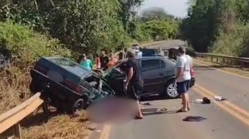 Duas pessoas morrem em acidente em Mendonça