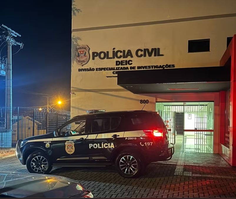 Mulher encontra filho morto com sinais de facadas no pescoço em Rio Preto