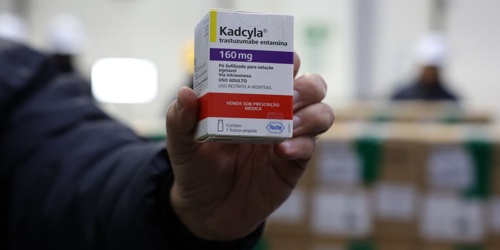 Brasil Recebe Remessa Crucial de Medicamento Inovador Contra Câncer de Mama