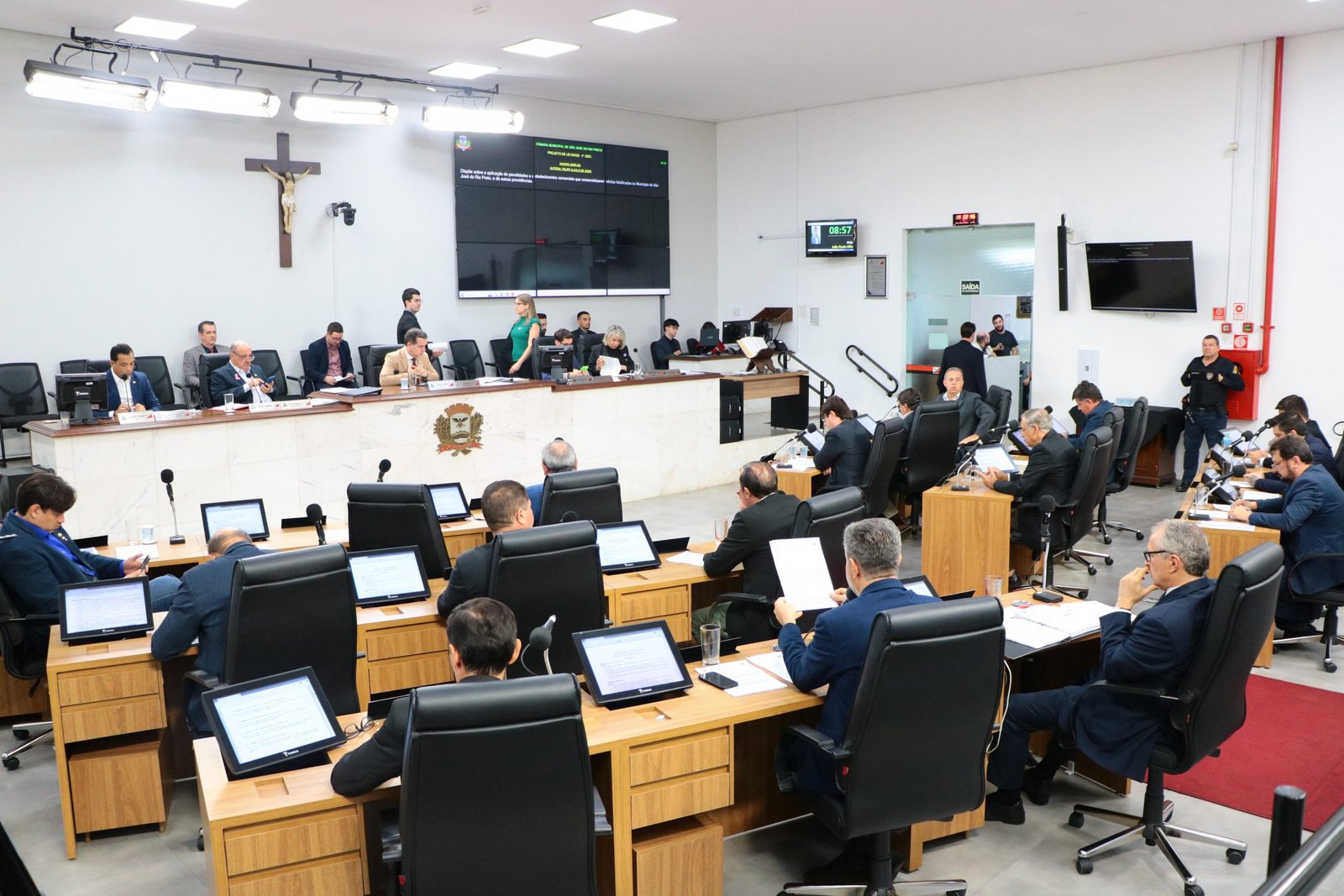 Câmara de Rio Preto aprova medidas de prevenção e fiscalização contra “fraudes” de bebidas alcoólicas