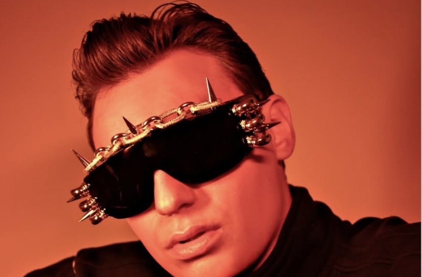 Sucesso no interior, o cantor SAV lança seu novo hit intitulado ‘De Bobeira’