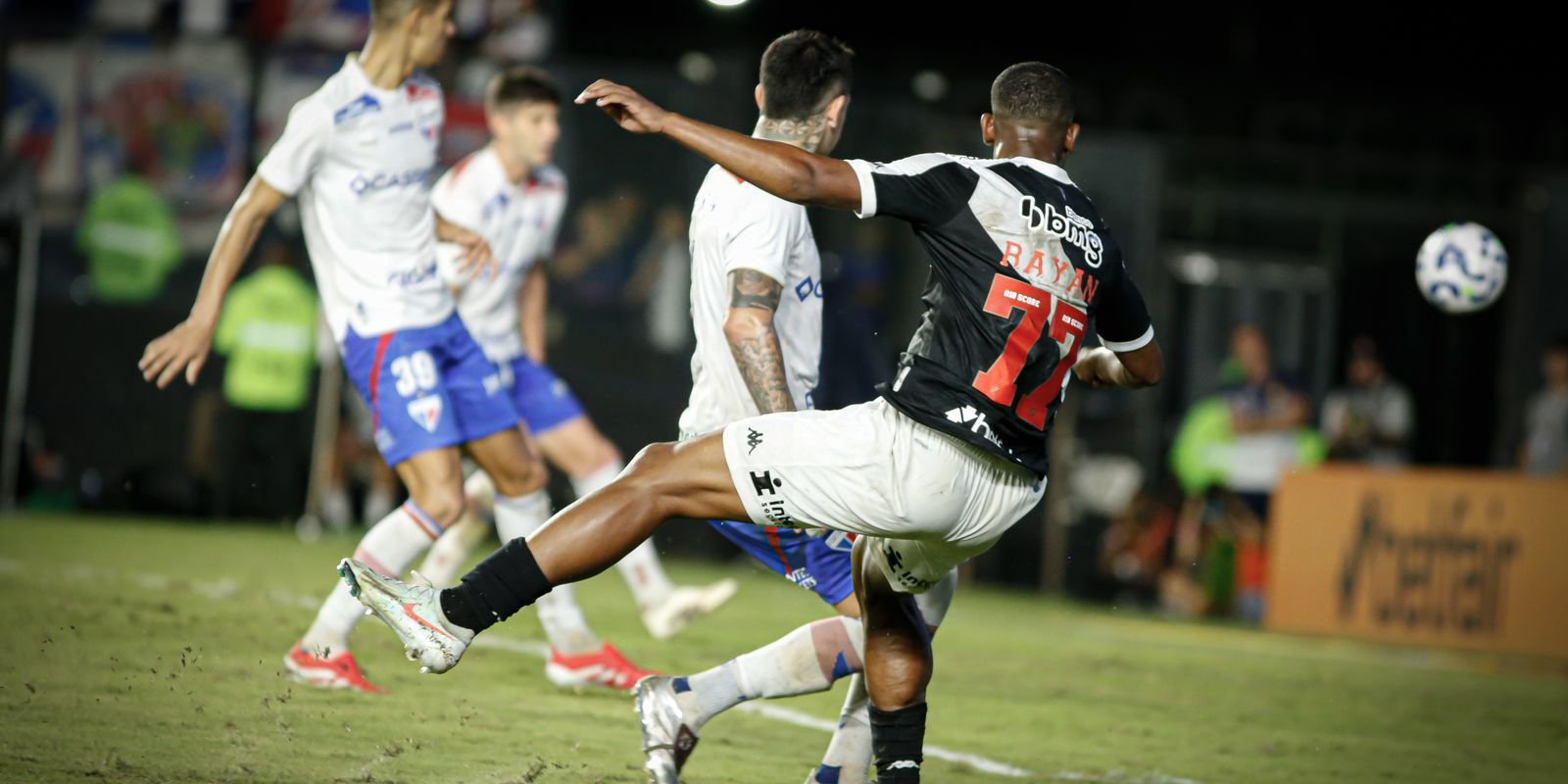 Rádio Nacional Narra Emoções do Duelo Entre Fortaleza e Vasco no Brasileirão