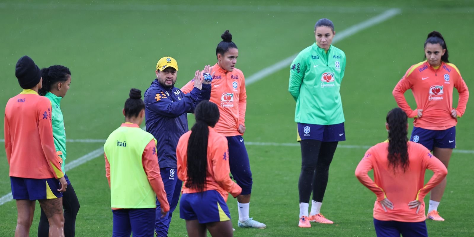 Seleção Feminina Inicia Preparação Para Amistosos Europeus Com Treino na Inglaterra