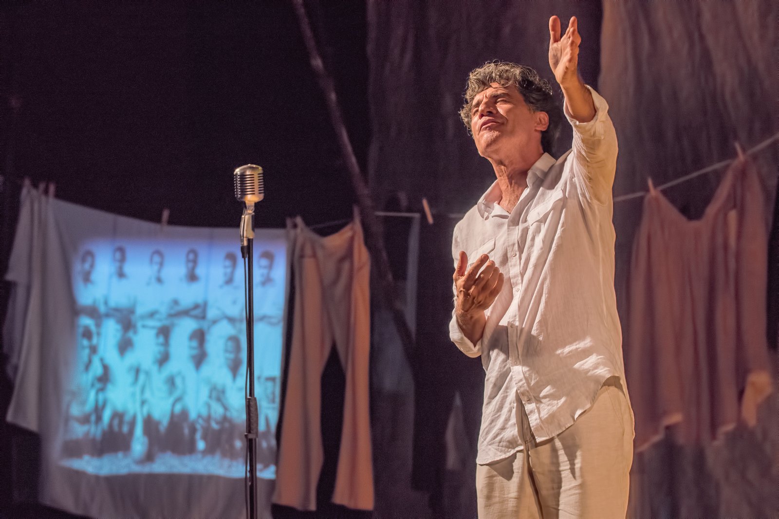 Ator Paulo Betti apresenta o espetáculo “Autobiografia Autorizada” no Sesi Rio Preto