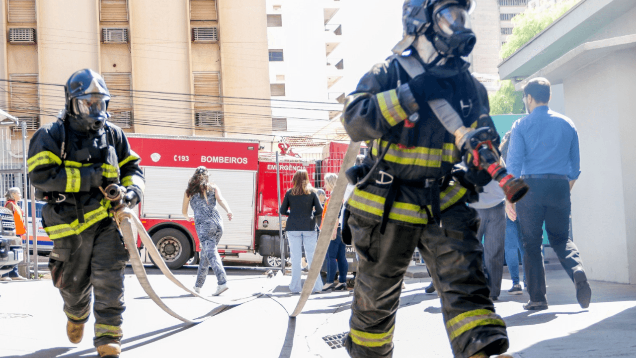 Defesa Civil realiza simulado de evacuação no prédio da prefeitura de Rio Preto