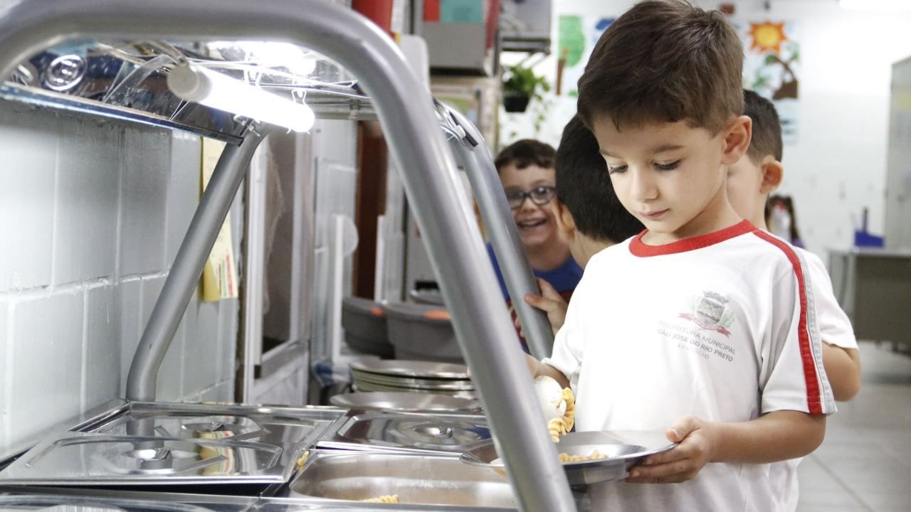 Prefeitura de Rio Preto serve 118 mil refeições para alunos da rede municipal de ensino