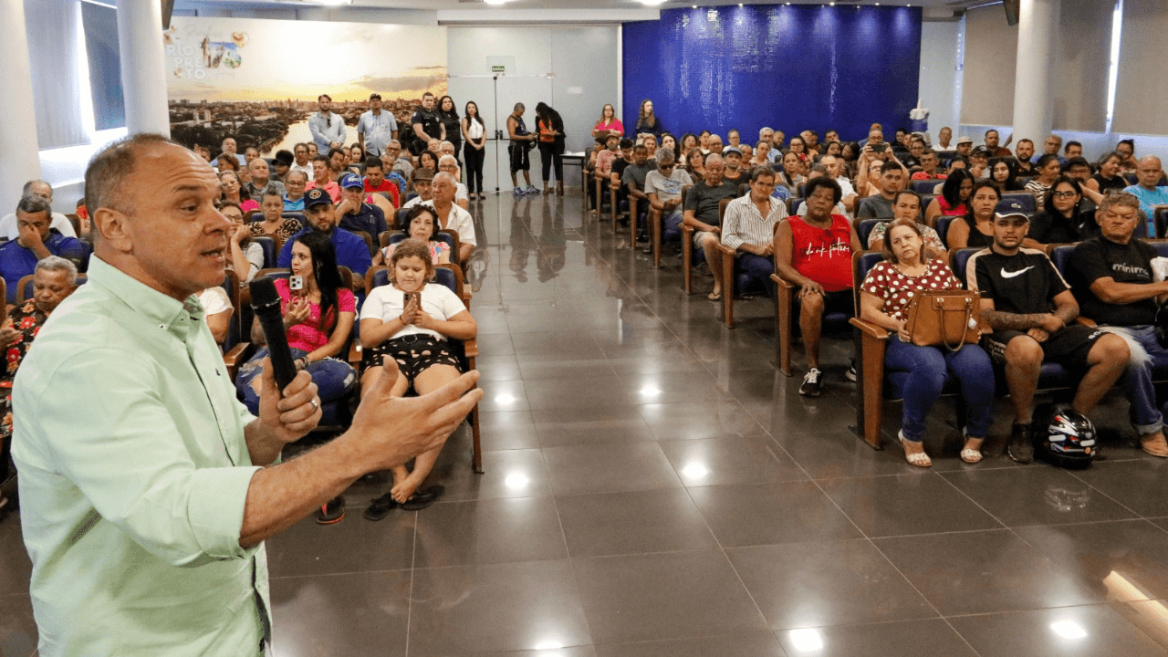 Moradores do Residencial Todos os Santos recebem matrículas dos imóveis