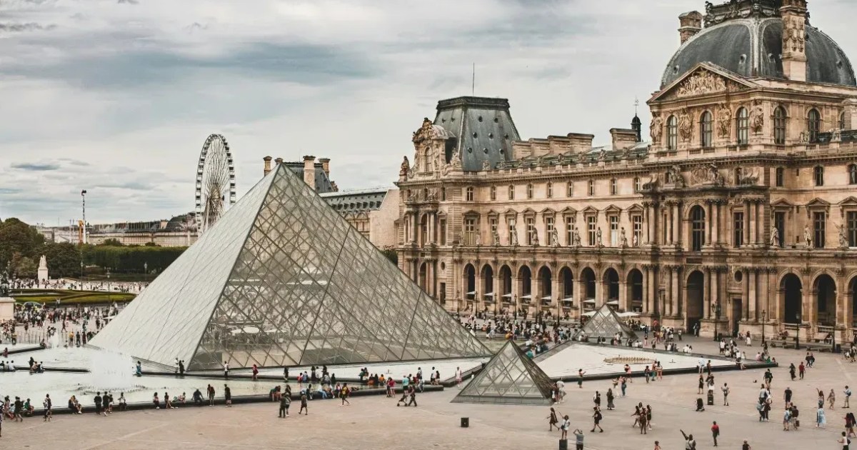 Prisão em Paris: Suspeitos Detidos por Roubo Milionário no Louvre