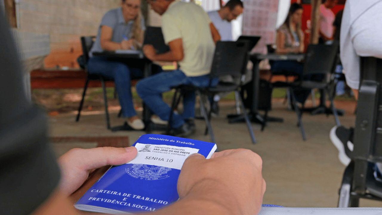 Balcão Itinerante oferece vagas de emprego nos Cras