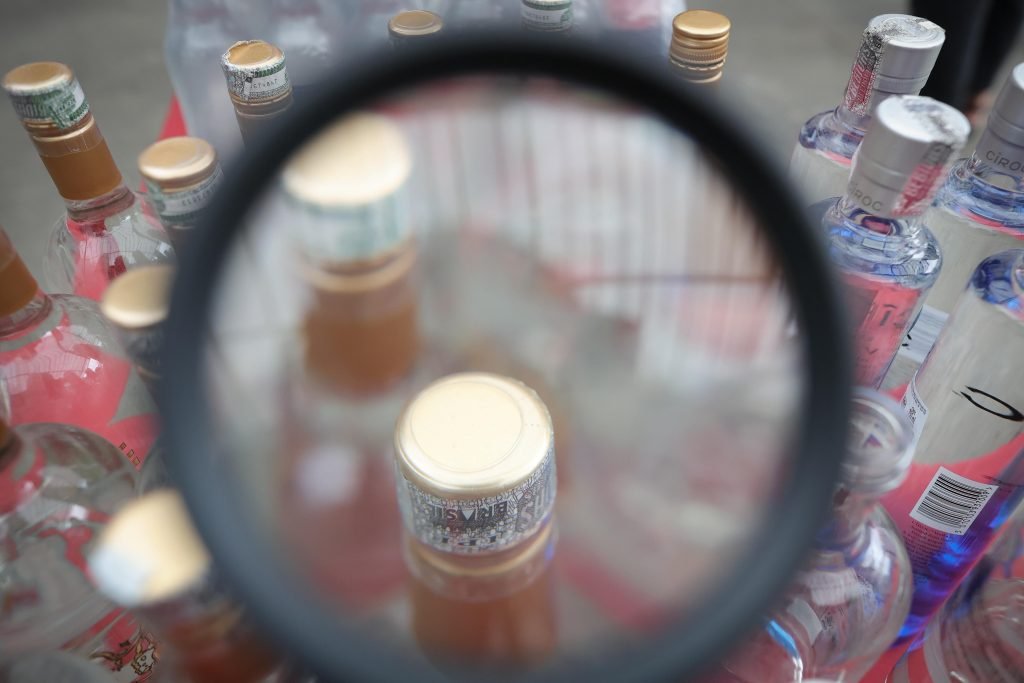Fábrica Clandestina de Bebidas Desmantelada e Suspeito Preso em Rio Claro