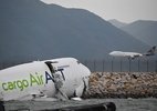 Avião Derrapa e Mata Funcionários em Aeroporto de Hong Kong