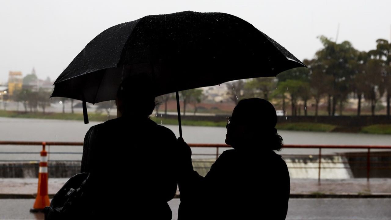 Chuva Forte Atinge Rio Preto e Araçatuba com Alerta de Granizo e Ventos Fortes