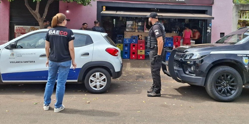 Polícia faz operação para fiscalizar suspeita de bebidas adulteradas