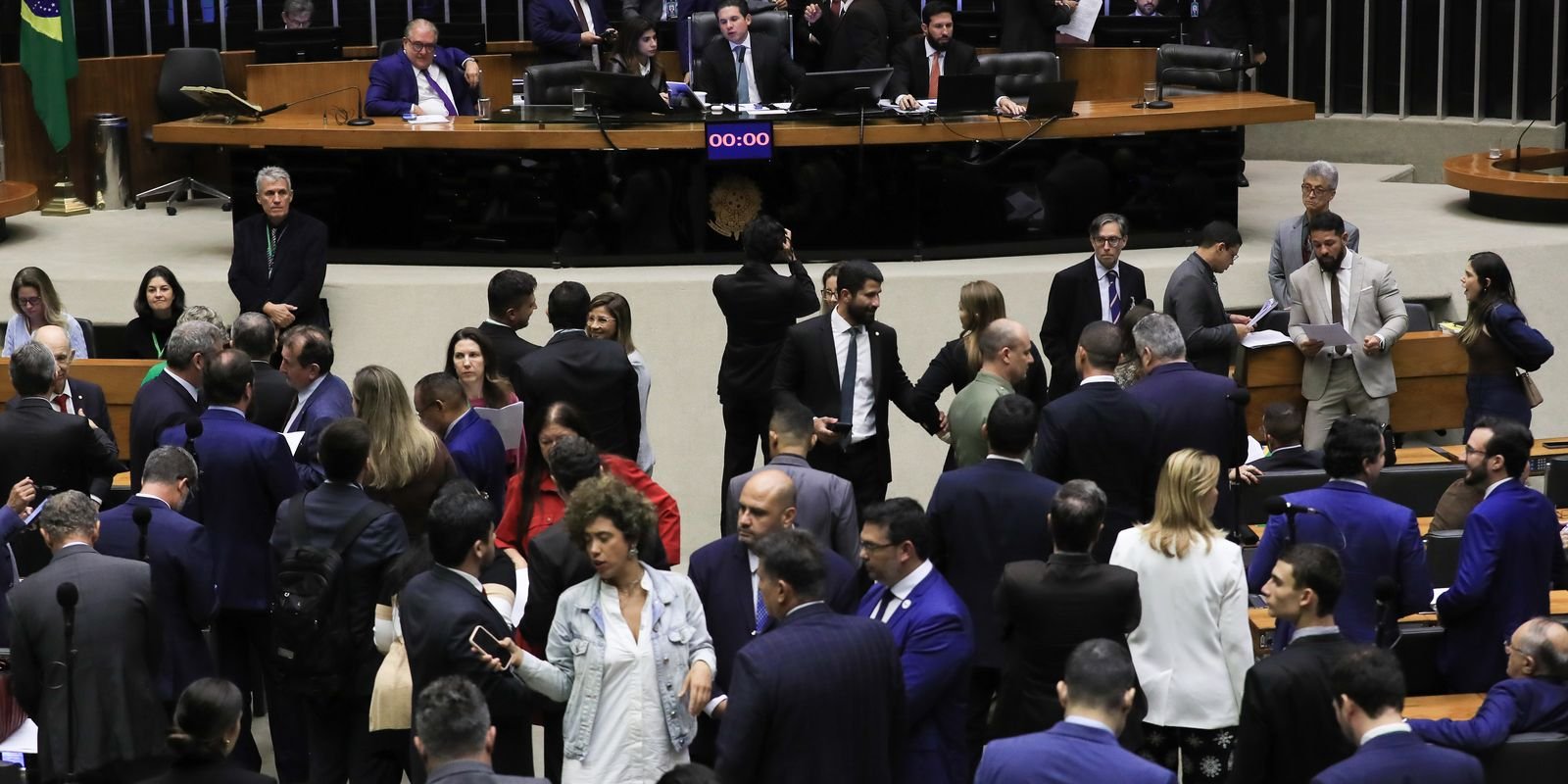 Câmara Endurece Leis Contra Crime Organizado: Penas Maiores para Extorsão e Escudo Humano