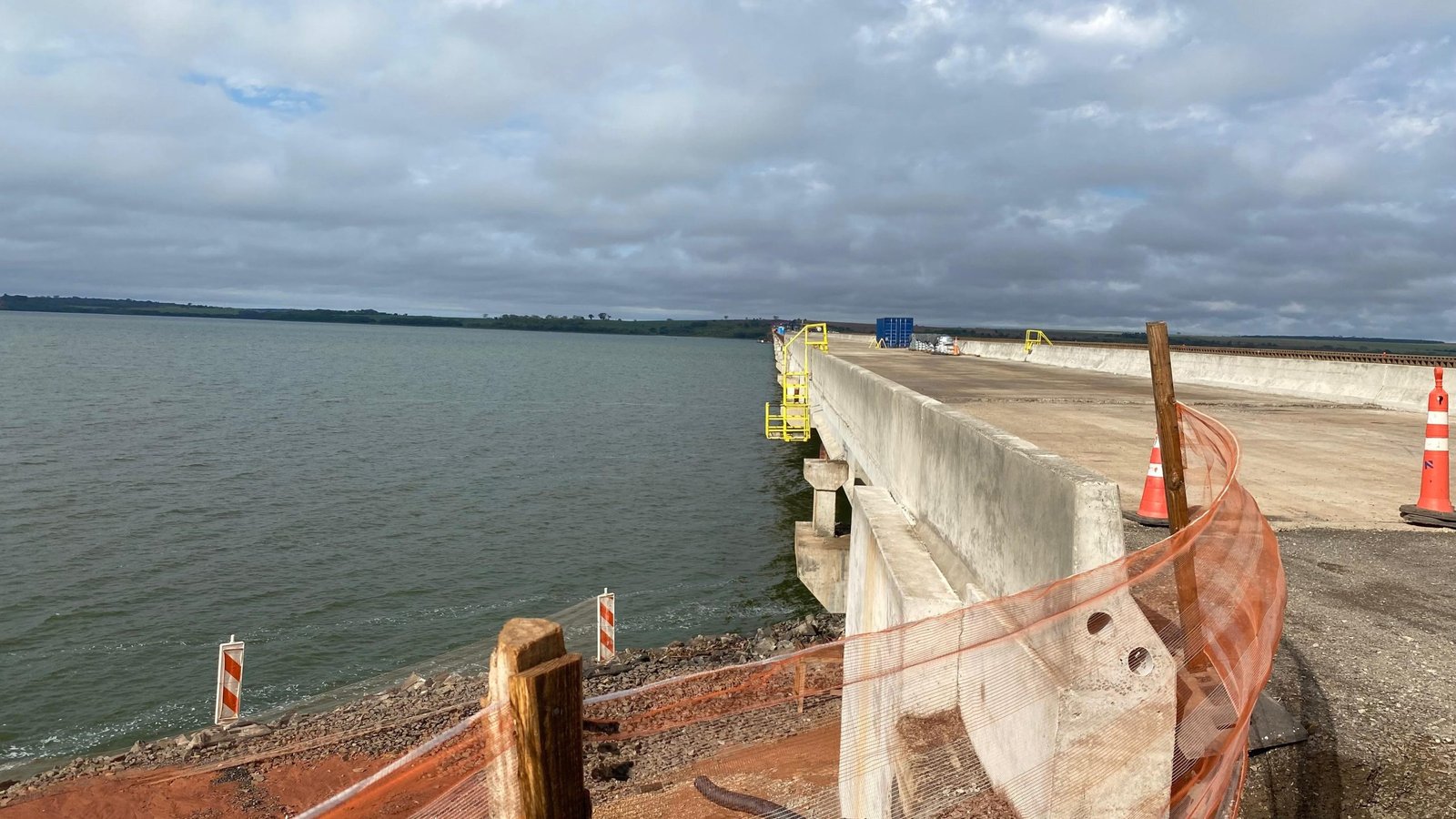 Trabalhador Desaparece no Tietê Após Queda de Estrutura em Obra de Ponte