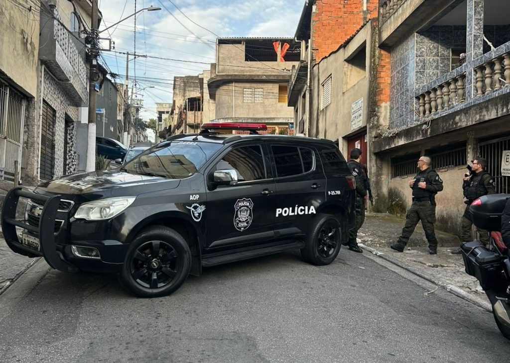 Polícia Civil cumpre mandados contra grupo suspeito de fraude em caixas eletrônicos