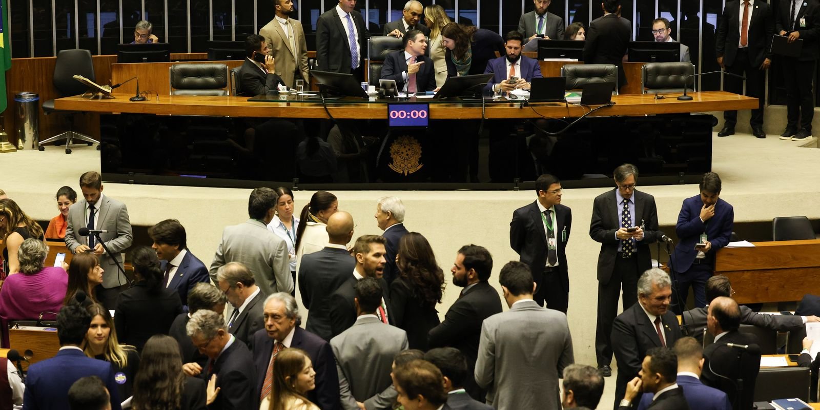 Câmara Aprova Aumento da Licença-Paternidade; Prazo Pode Chegar a 20 Dias