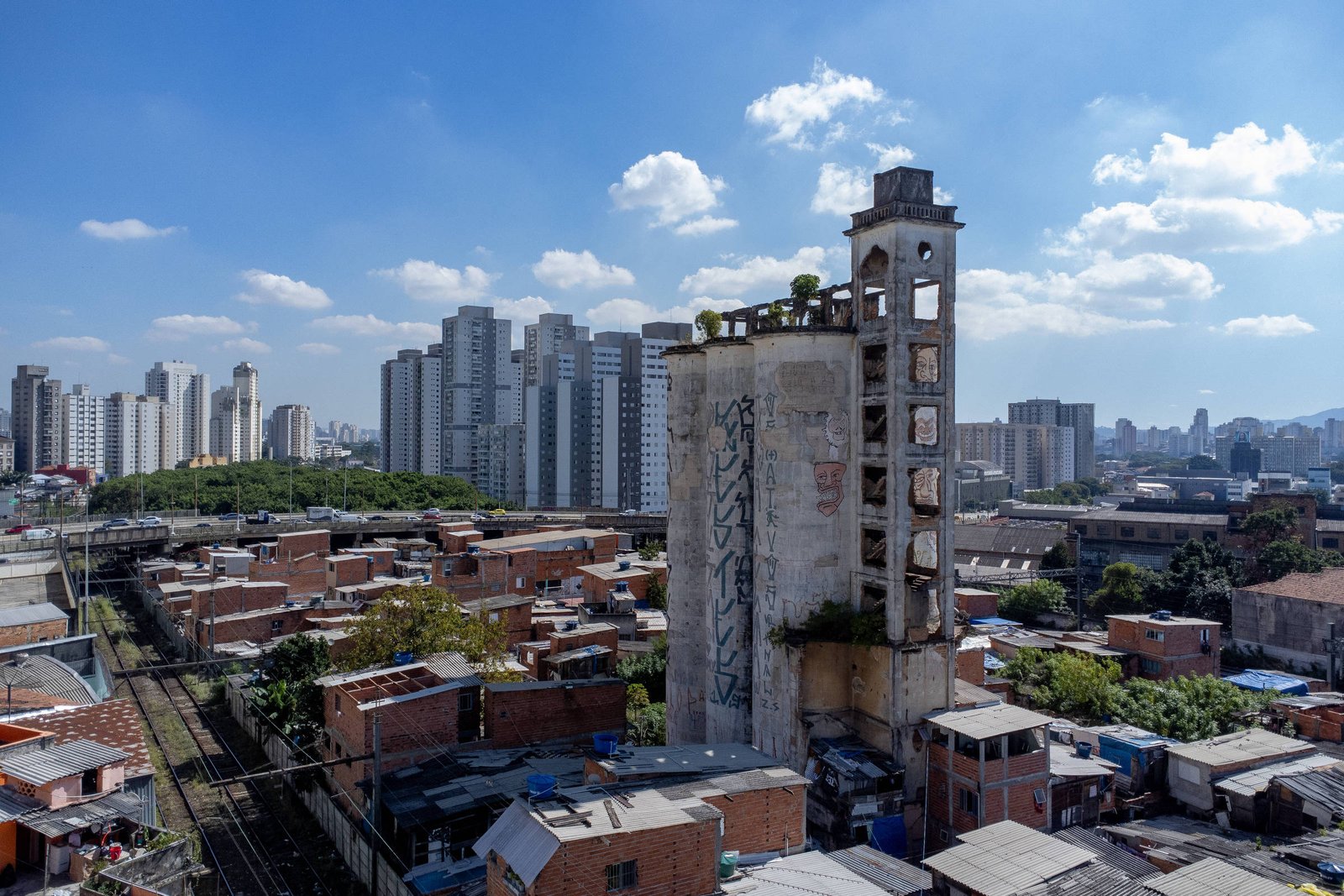 Ato na USP Questiona Despejo na Favela do Moinho