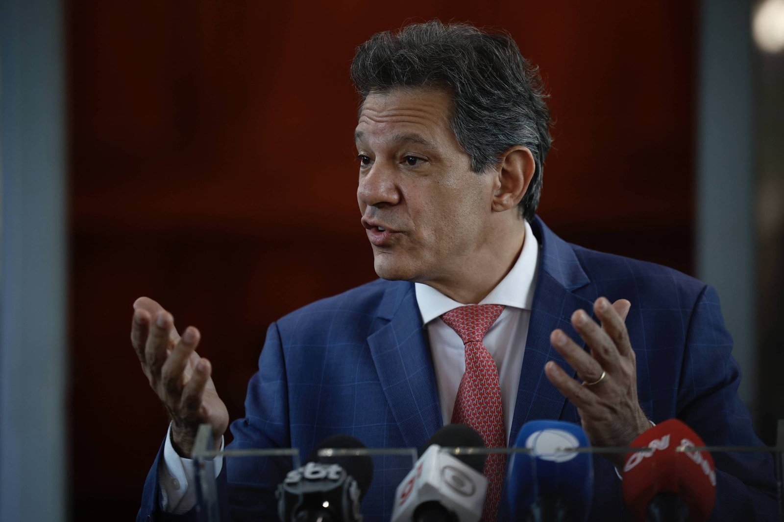 Haddad Defende Corte de Juros e Diz Que Votaria Pela Redução